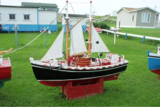 673: A model boat on Lawrence Barry's front lawn in St. Bride's. (2004)